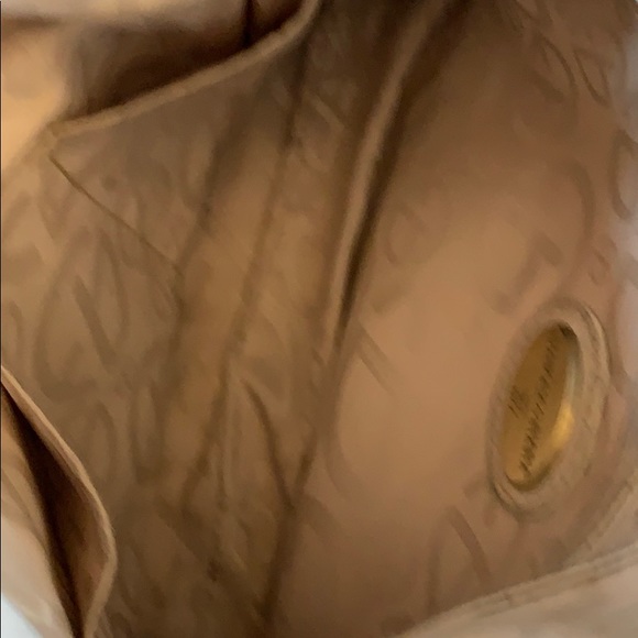 White Francesco Biasia purse - Picture 5 of 7